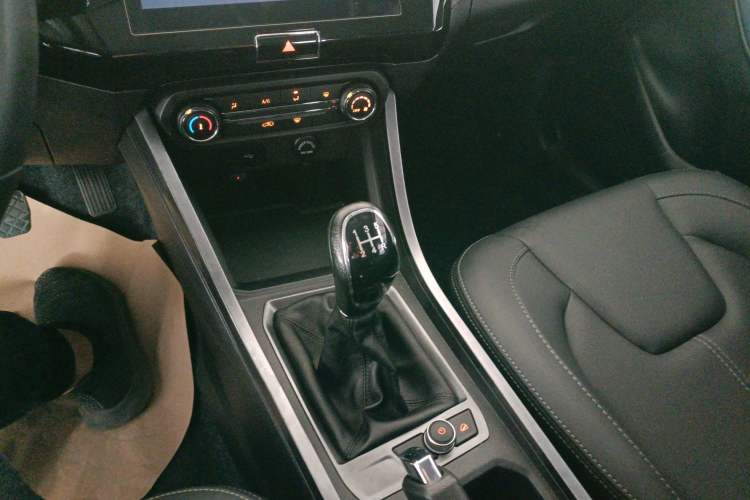 Used Chery Tiggo 3X 2021 Revised Version PLUS 1.5L Manual – Passionate Red Date Edition Gear Lever