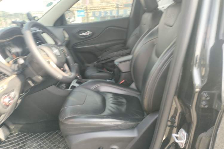 Used Jeep Cherokee 2017 2.0L Superior Edition