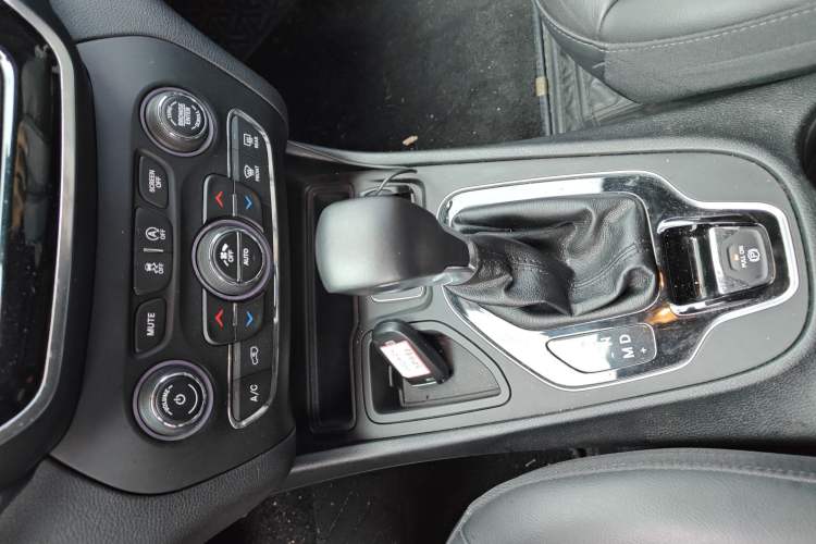 Used Jeep Cherokee 2019 2.0T Two-Wheel Drive Smart Enjoyment Version China V Gear Lever