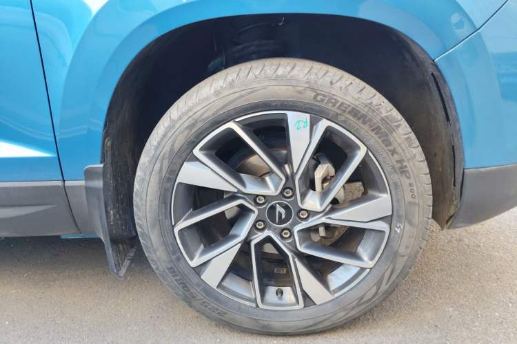 Used Jetta VS7 2020 1.4T Automatic Glory Edition Right Front Wheel Hub