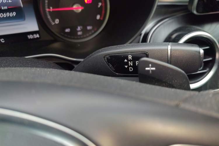 Used Mercedes-Benz C-Class 2015 Revised C 200 L Sport Edition Gear Lever