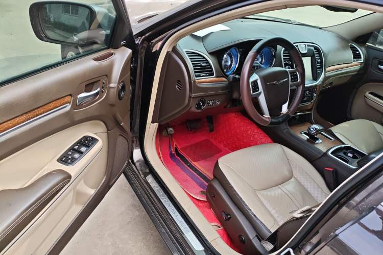 Used Chrysler 300C 2013 3.6L Premium Edition
