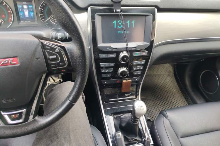 Used Haval H2 2014 1.5T Manual Two-Wheel Drive Elite Edition Audio And AC Panel