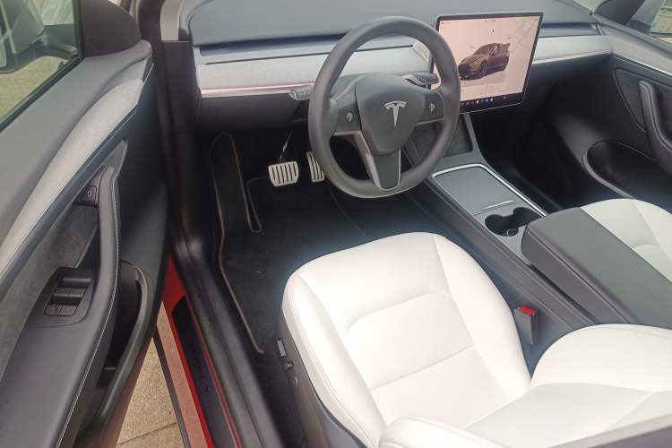 Used Tesla Model Y 2023 High-Performance All-Wheel-Drive Version
