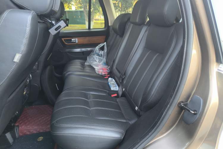 Used Land Rover Range Sport 2012 5.0 NA V8 HSE Interior 4