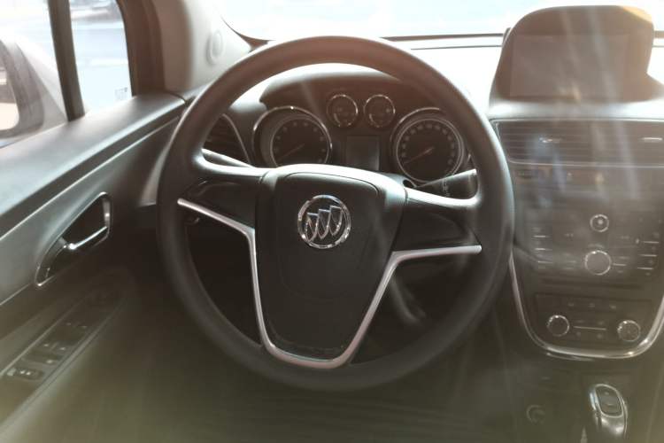 Used Buick Encore 2015 1.4T Automatic Two-Wheel Drive Urban Elite Version