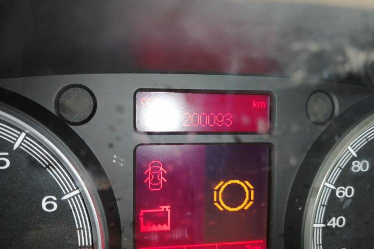 Used Roewe 750 2011 2.5L 750FL NAVI Haoya Edition Odometer Close Up