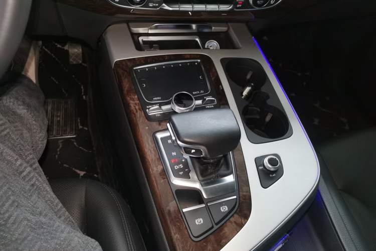 Used Audi Q7 2018 45 TFSI S line Sport Edition Gear Lever