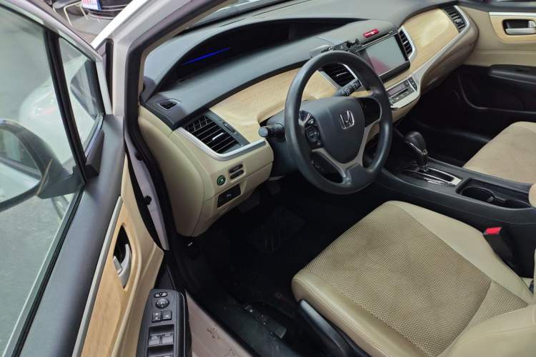 Used Honda Jade 2013 1.8L automatic Comfort version 5 seats
