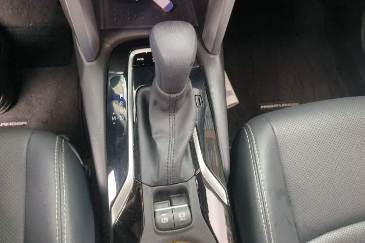 Used Toyota FRONTLANDER 2022 2.0L CVT Luxury Edition Gear Lever