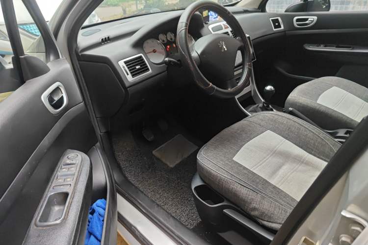 Used Peugeot 307 2010 Sedan 1.6L Manual Comfort Edition Driver Seat