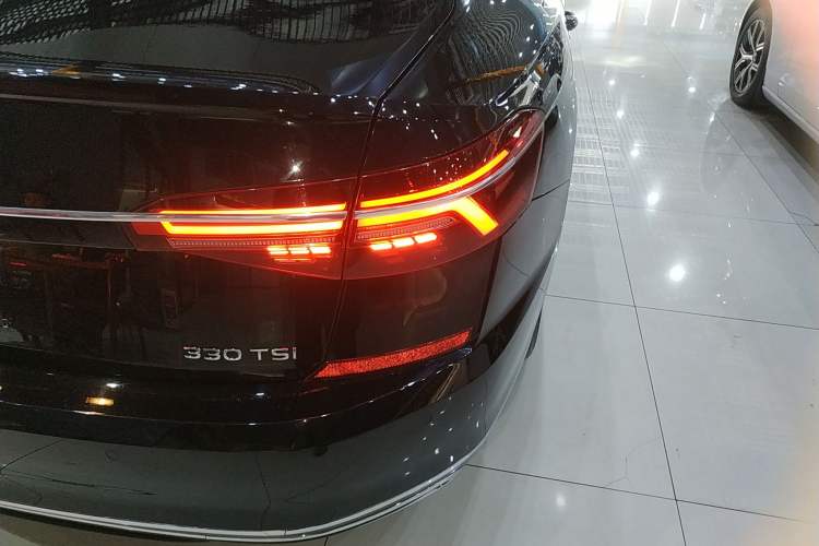 Used Volkswagen Passat 2020 Facelift 330TSI Elite Edition China VI Standard