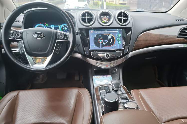 Used BYD Tang New Energy 2015 2.0T Four-Wheel-Drive Flagship Model