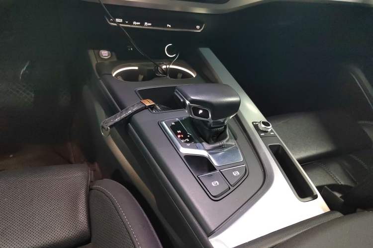 Used Audi A4L 2020 40 TFSI Fashion Dynamic Model Gear Lever