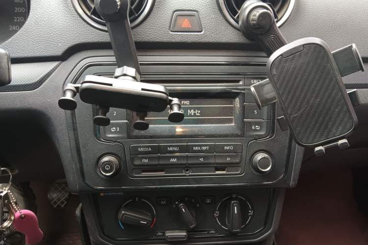 Used Volkswagen Jetta 2019 Dream Edition 1.5L Manual Fashion Version Audio And AC Panel