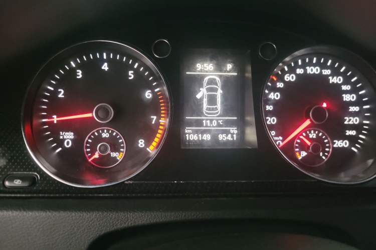 Used Volkswagen Magotan 2012 Revised Version 2.0 TSI Luxury Edition Odometer Close Up