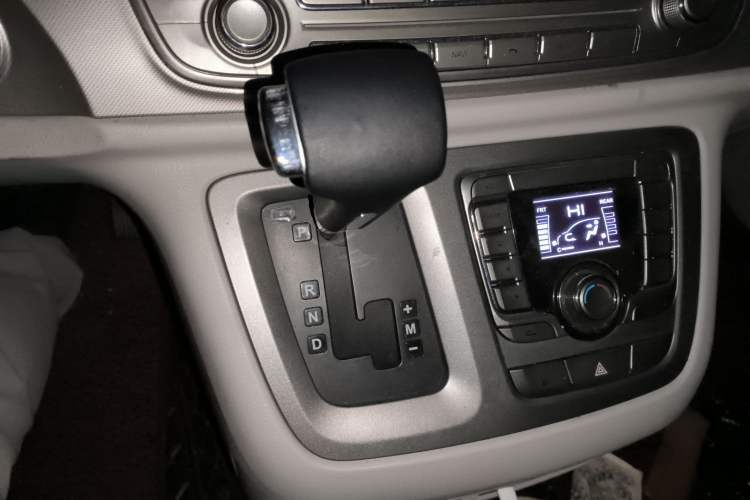 Used SAIC MAXUS G10 2015 2.0T Automatic Anniversary Edition