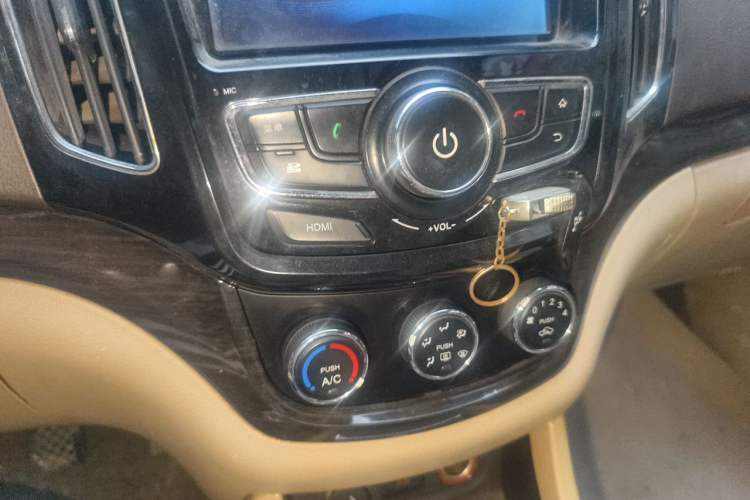 Used Baojun 730 2014 1.5L manual Comfort version 7 seats