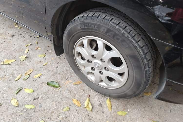 Used Hyundai H-1 Starex 2011 2.4L Luxury Edition Right Front Wheel Hub