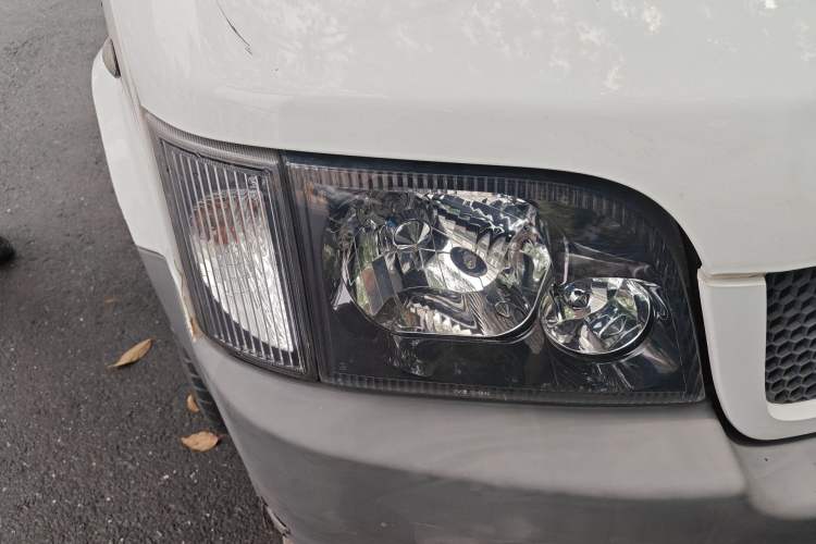 Used Ford Classic Transit 2015 2.8T Diesel Multi-Function Vehicle Short Wheelbase 6-Seater Mid-Roof Edition JX493ZLQ4 Right Front Headlight