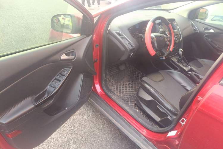 Used Ford Focus 2012 Sedan 1.6L Automatic Fashion Edition
