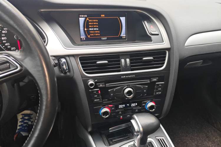 Used Audi A4L 2016 35 TFSI Collector's Edition Automatic Standard Model Audio And AC Panel