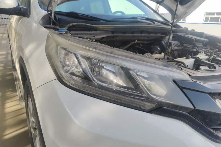 Used Honda CR-V 2015 2.0L two-wheel drive urban version
