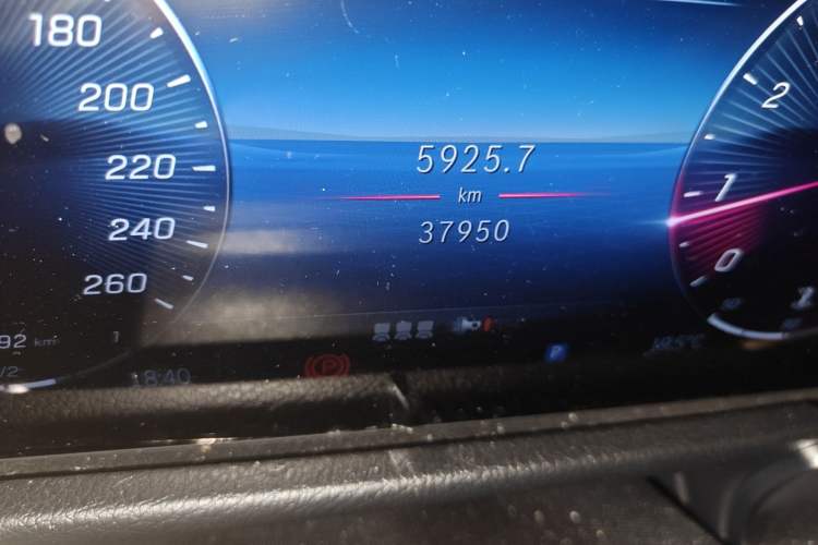 Used Mercedes-Benz GLB 2024-Year Restyled GLB 200 Dynamic Edition Odometer Close Up