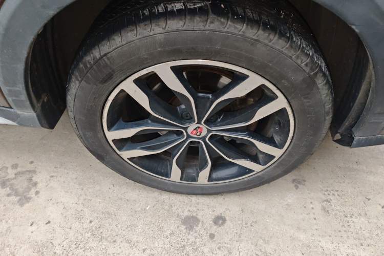 Used Roewe RX5 2016 20T Two-Wheel Drive Automatic Internet Smart Edition Right Front Wheel Hub