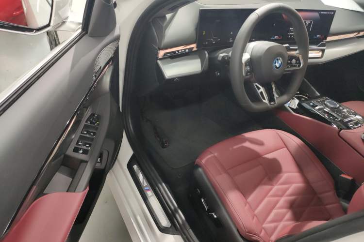 Used BMW i5 2025 eDrive 40L M Sport Package
