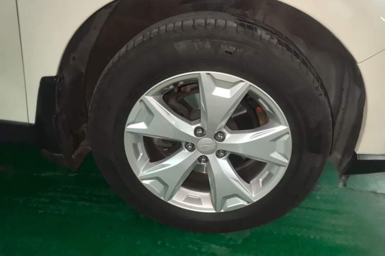 Used Subaru Forester 2013 2.5i Automatic Luxury Edition Right Front Wheel Hub