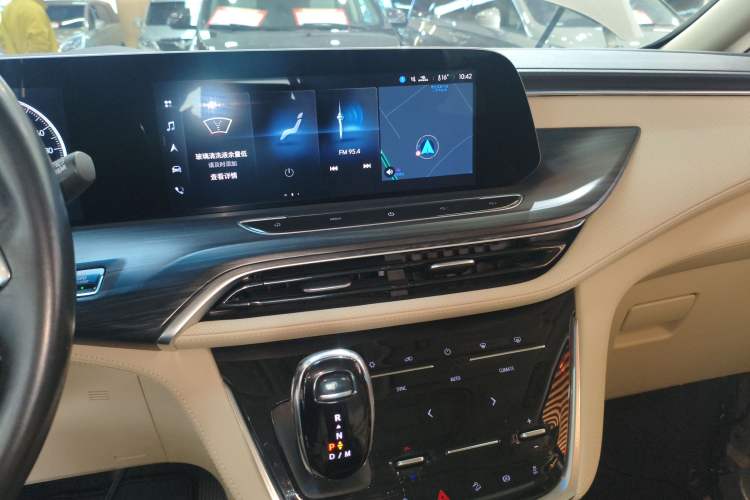 Used Buick GL8 2022 ES Landtrek 653T Luxury Edition