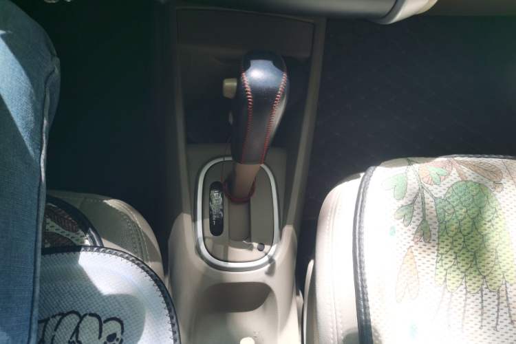Used Venucia D50 2013 1.6L Automatic Fashion Edition Gear Lever