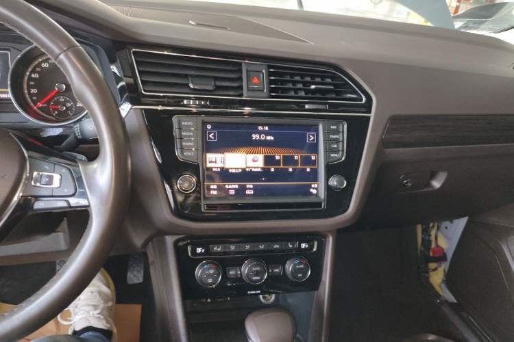 Used Volkswagen Tiguan L 2018 330TSI Automatic Two-Wheel Drive Flagship Edition Audio And AC Panel