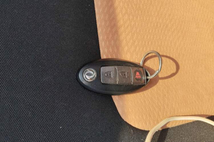 Used Dongfeng Fengdu MX6 2015 2.0L CVT Two-Wheel Drive All-Around Version