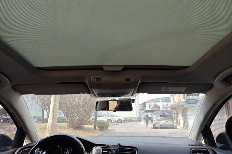 Used Volkswagen Golf 2017 1.6L Automatic Comfort Million-Vehicle Anniversary Edition
