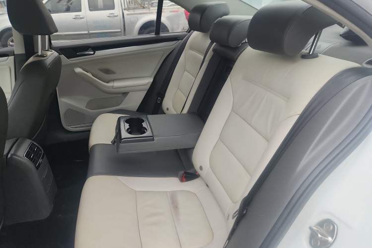 Used Volkswagen Sagitar 2015 1.6L Manual Comfort Model Left Rear Seat