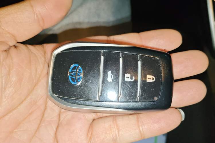 Used Toyota Levin 2016 Dual-Engine 1.8H GS E-CVT Elite Model with Sunroof