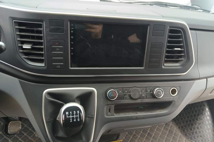 Used SAIC MAXUS Xintu V80 2023 2.0T Manual Classic Aoyuntong Short Wheelbase Ultra-Low Roof 5/6-Seater