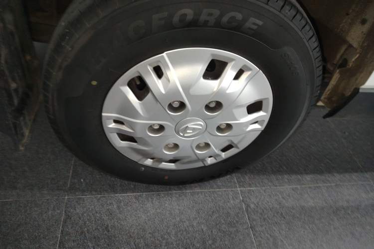 Used SAIC MAXUS Xintu V70 2023 2.0T Elite Edition Automatic Short Wheelbase Low Roof – 5/6 Seats