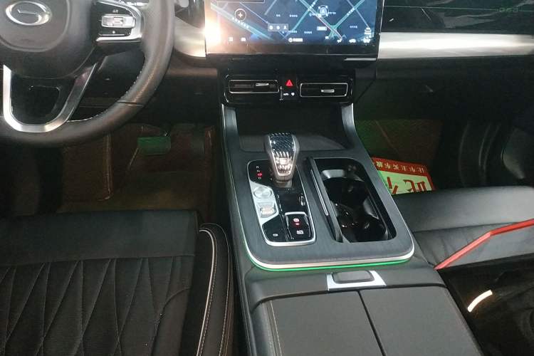 Used GAC Trumpchi GS8 2025 Linghang Series 2.0 TGDI Two-Wheel-Drive Luxury Edition 5 Seats