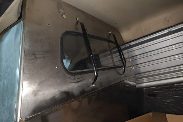 Used Wuling Rongguang S 2021 1.2L Standard Model Window-Sealed Car with Air Conditioning 2 Seats LSI Headliner