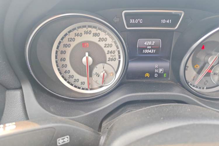 Used Mercedes-Benz CLA 2014 CLA 260 4MATIC Odometer Close Up