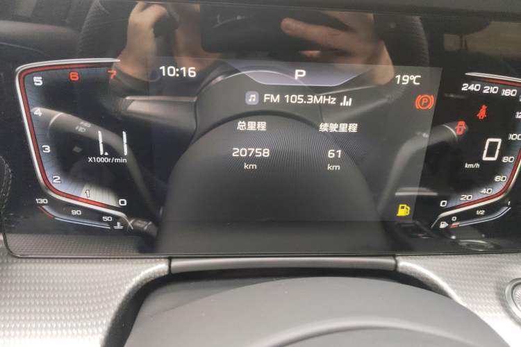 Used Hongqi H5 2023 1.5T DCT Smart Connect Flagship Edition Odometer Close Up