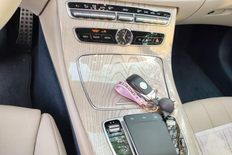 Used Mercedes-Benz E-Class 2020 E 260 Coupe Gear Lever