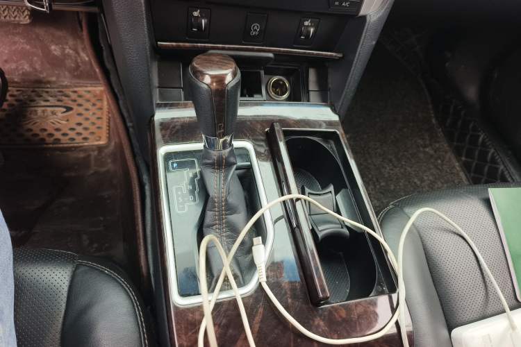 Used Toyota Camry 2016 2.0G 10th Anniversary Leading Edition
