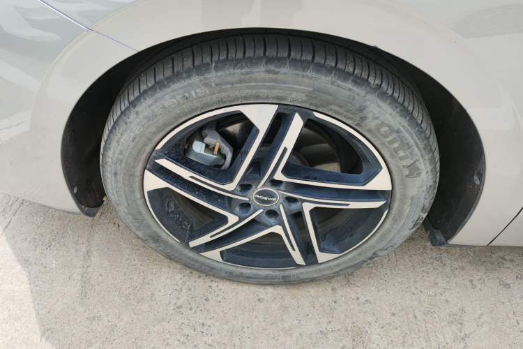 Used Roewe D7 2023 DMH 125km Flagship Edition Left Front Wheel Hub