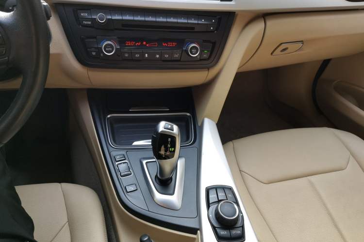 Used BMW 3 Series 2014 320Li Fashion Model
