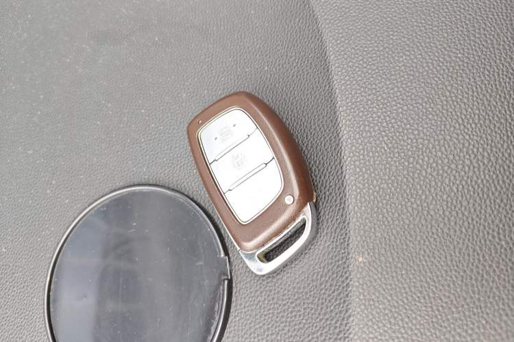 Used Hyundai ix25 2015 1.6L Automatic Two-Wheel-Drive Deluxe DLX Model
