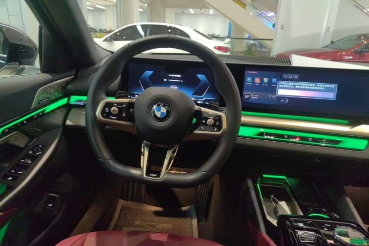 Used BMW 5 Series 2025 530Li Luxury Edition M Sport Package Steering Wheel